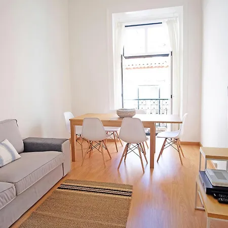 Bh1 4br In Heart Of Bohemian Bairro Alto Апартаменти *