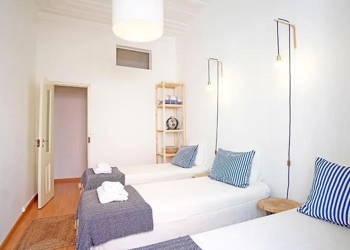 Bh1 4br In Heart Of Bohemian Bairro Alto Апартаменти