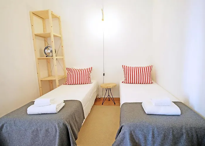 Bh1 4br In Heart Of Bohemian Bairro Alto Лісабон