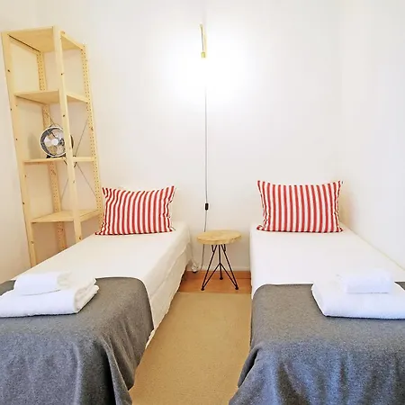 Bh1 4br In Heart Of Bohemian Bairro Alto Лиссабон
